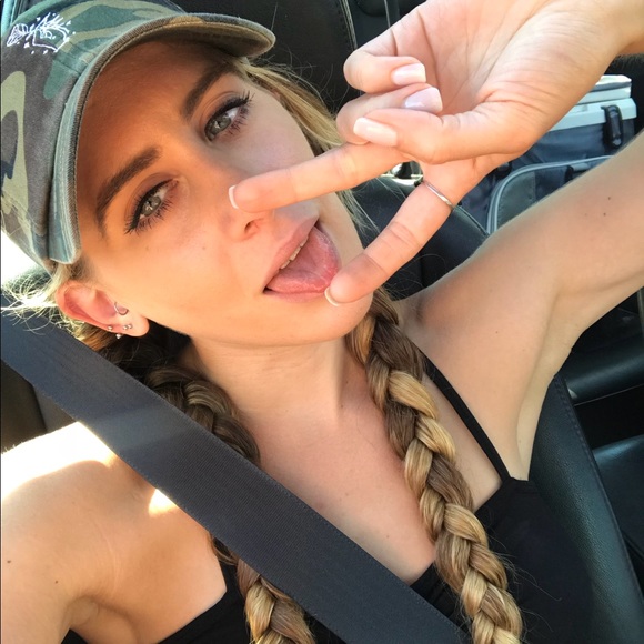 Meet your Posher, Stephanie - Picture 1 of 1